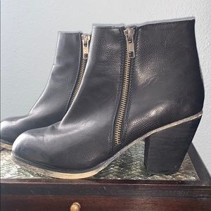 Urban Outfitters Black Leather Ankle Boots Size 7
